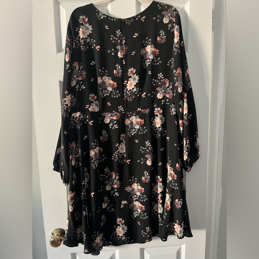 LOFT Black Floral Size 18 Long Sleeved Dress 🖤 - Picture 7 of 10
